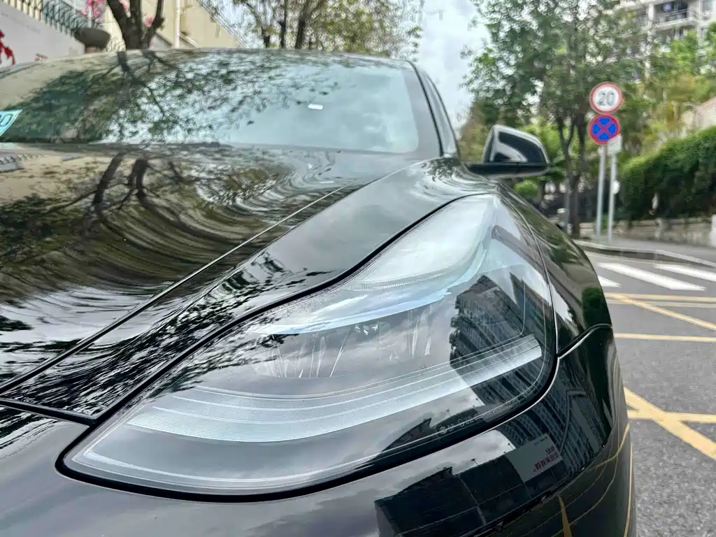 Tesla Model 3 — фото 4