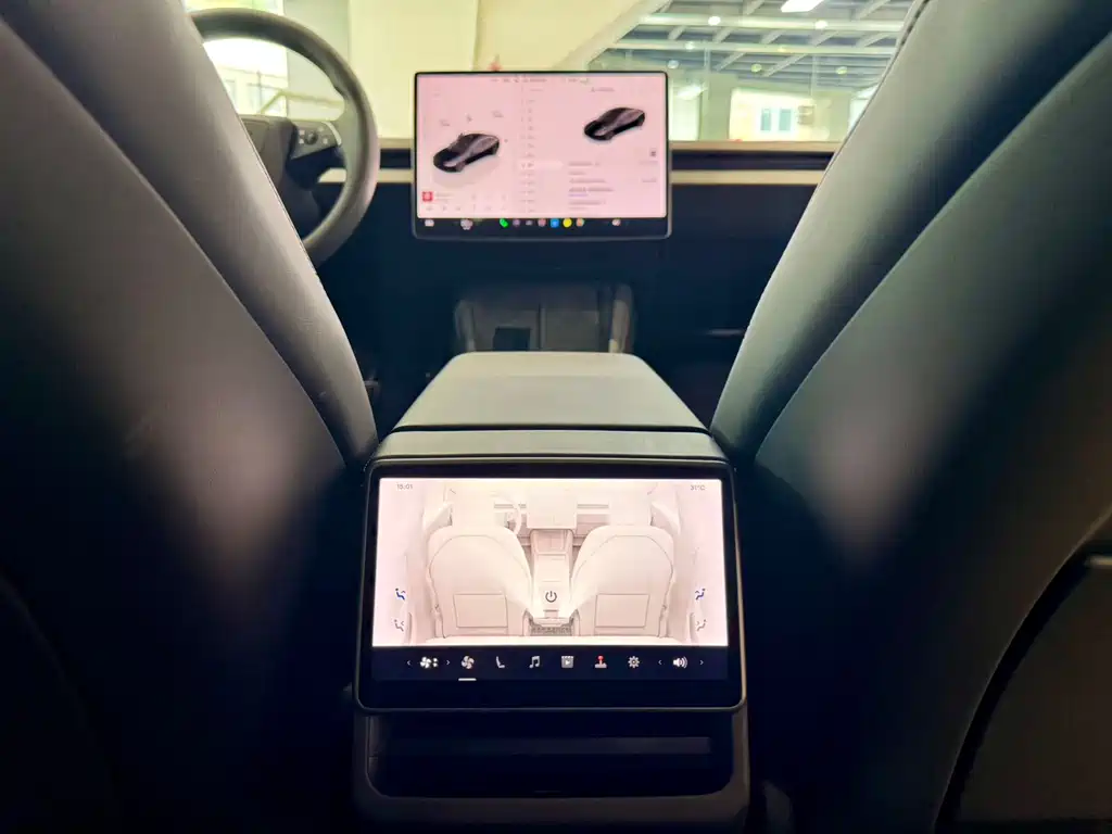 Tesla Model 3 — фото 11