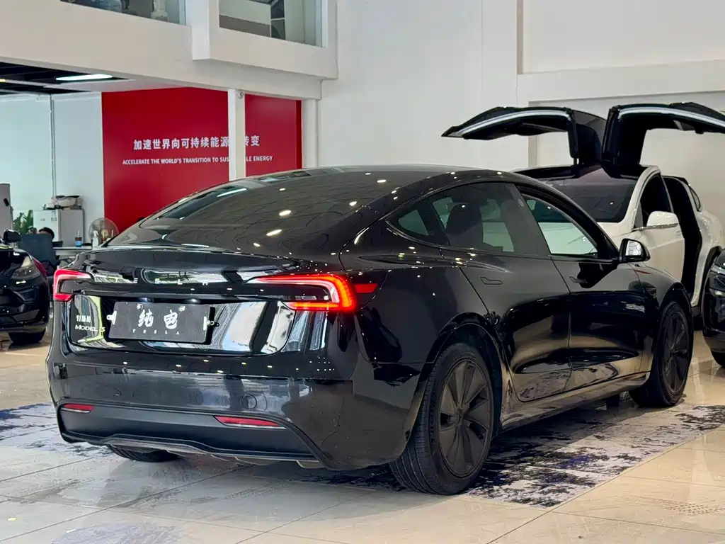 Tesla Model 3 — фото 15