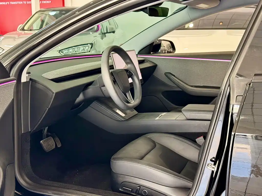 Tesla Model 3 — фото 4