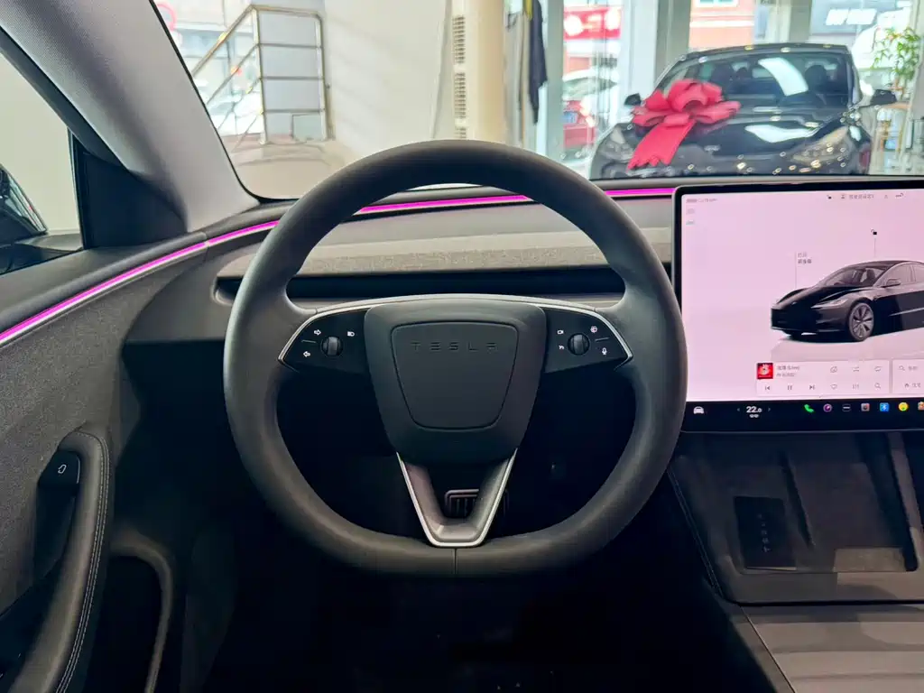 Tesla Model 3 — фото 10