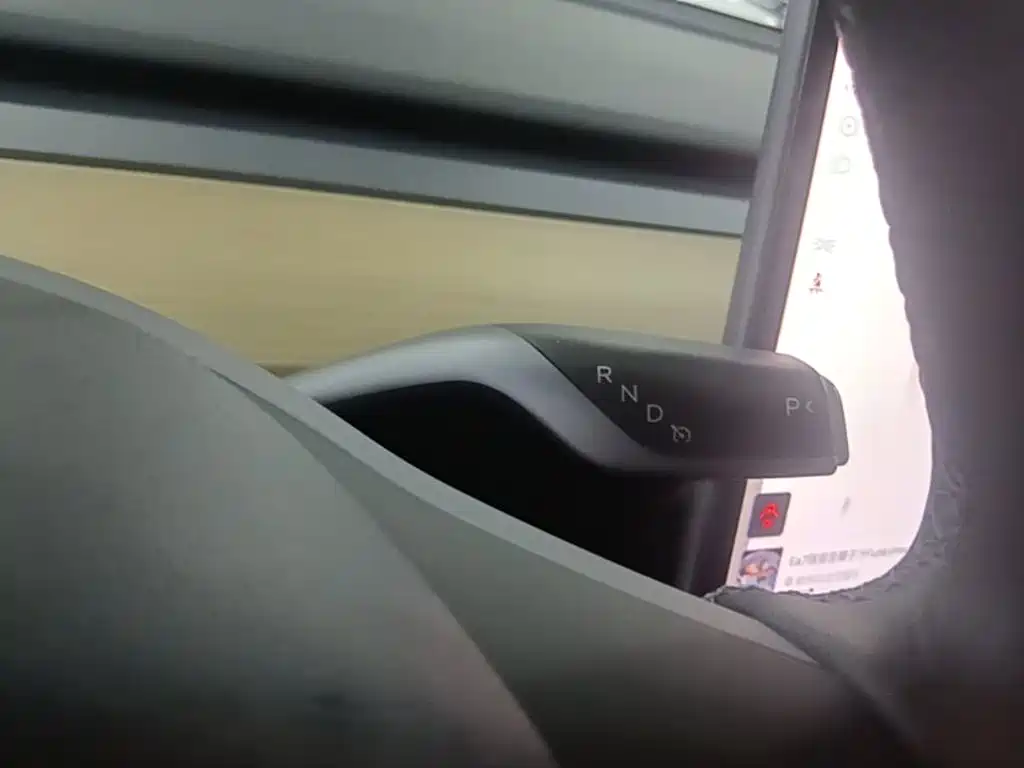 Tesla Model Y — фото 14