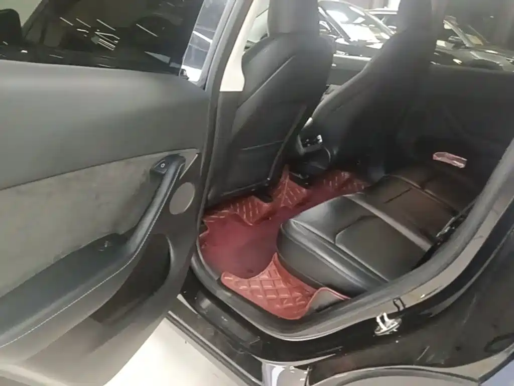 Tesla Model Y — фото 17