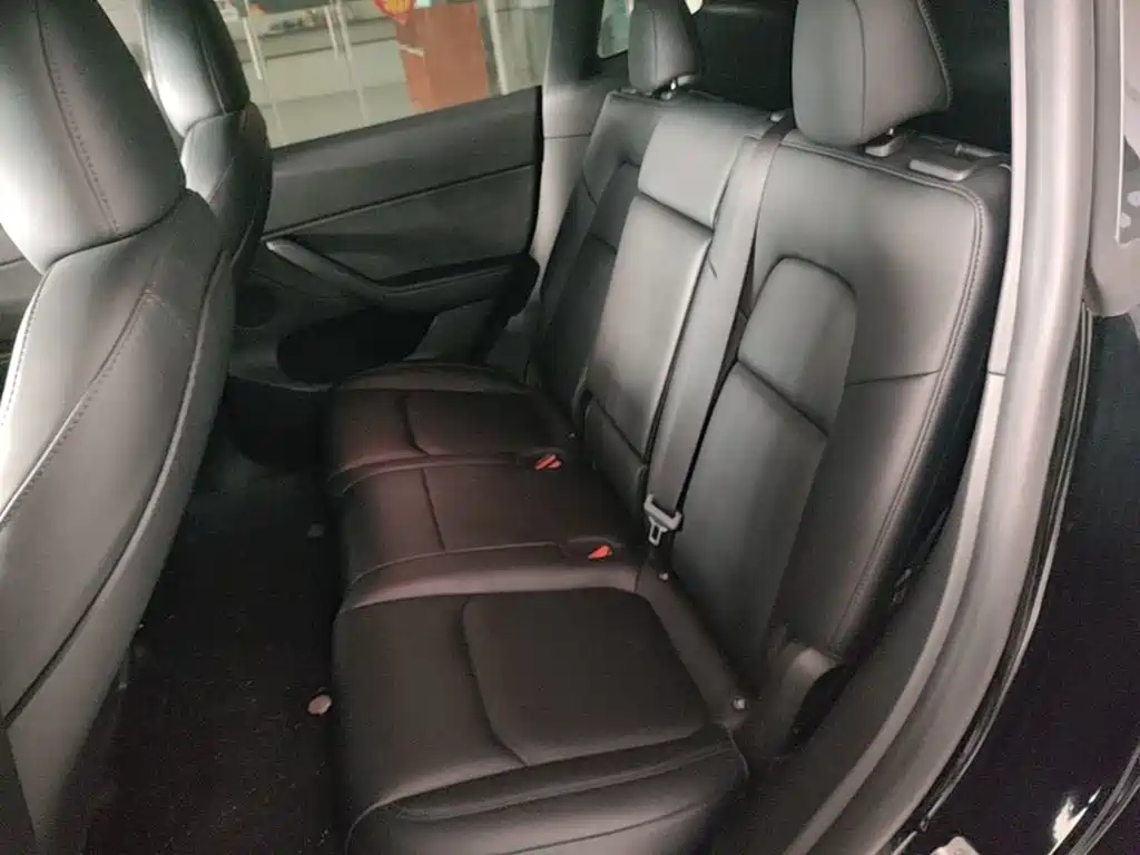 Tesla Model Y — фото 17