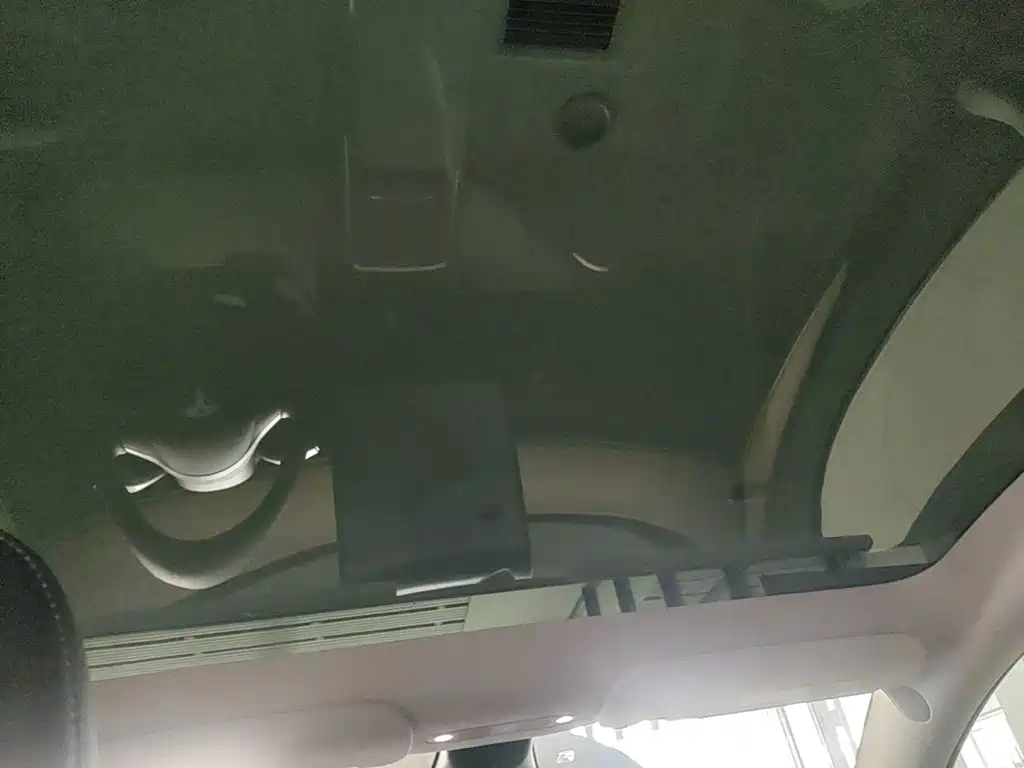 Tesla Model Y — фото 18