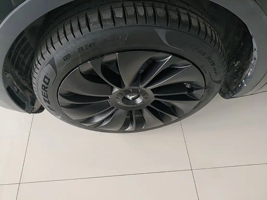 Tesla Model Y — фото 23
