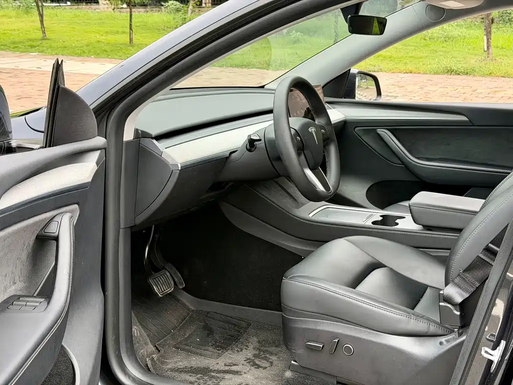 Tesla Model Y — фото 7