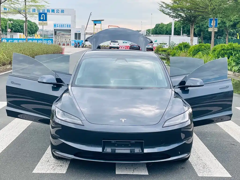 Tesla Model 3 — фото 11