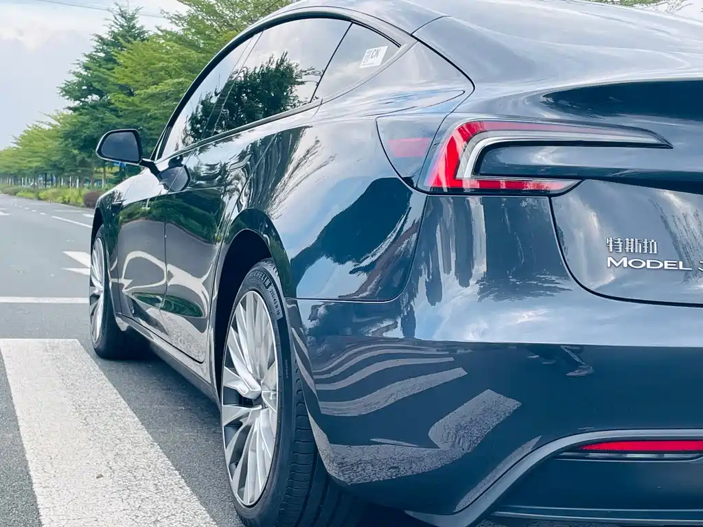 Tesla Model 3 — фото 13
