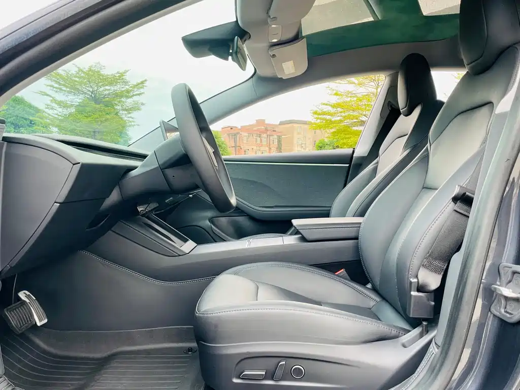 Tesla Model 3 — фото 17
