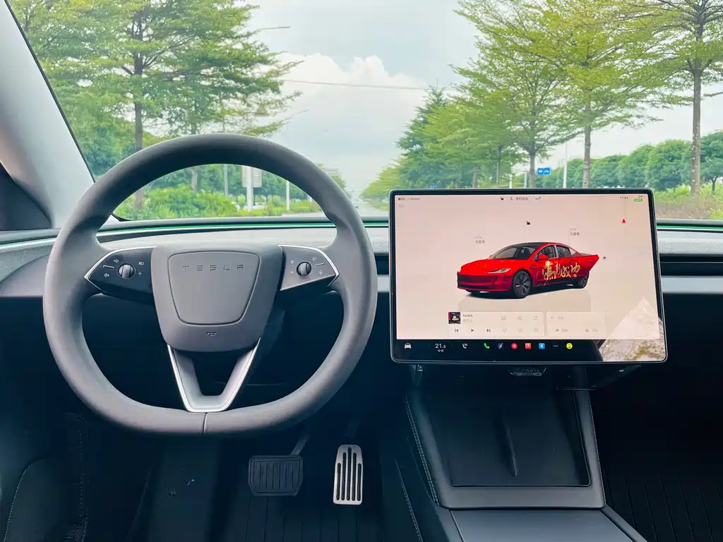 Tesla Model 3 — фото 23