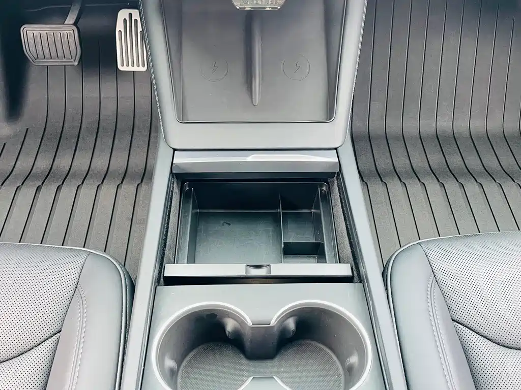 Tesla Model 3 — фото 25