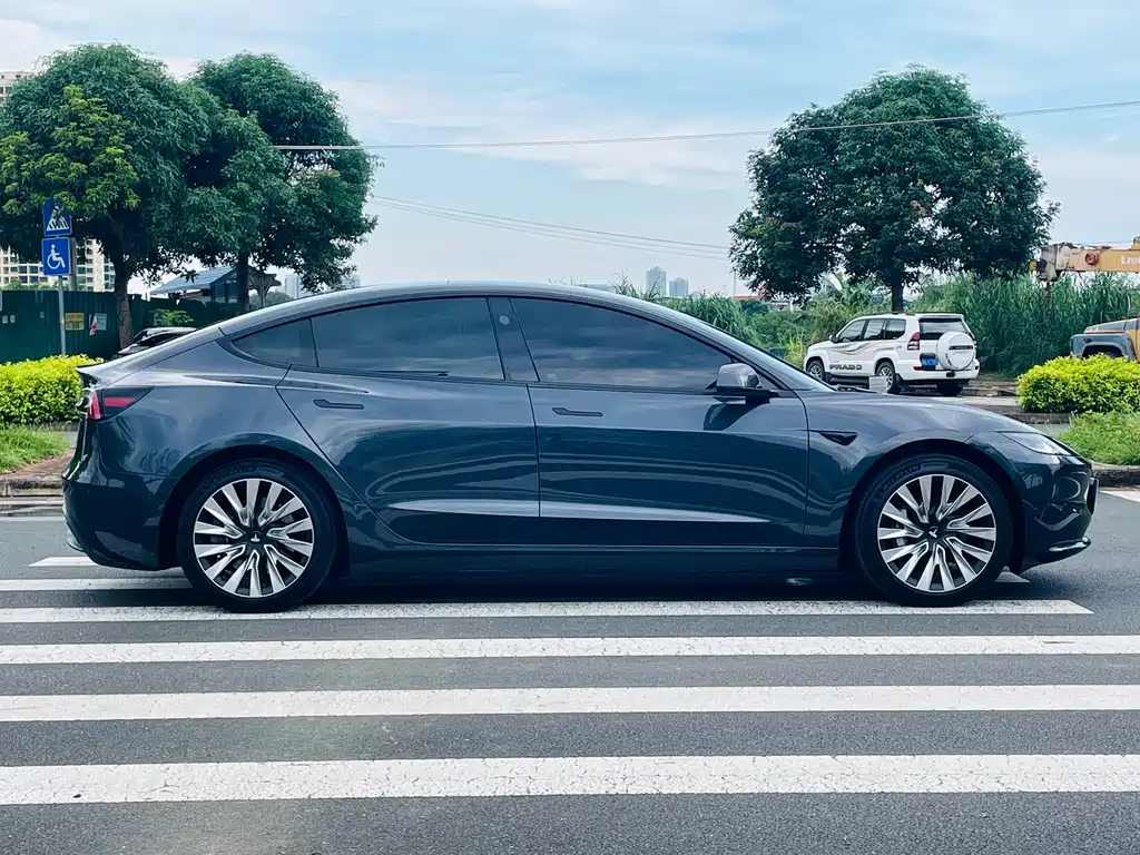 Tesla Model 3 — фото 4