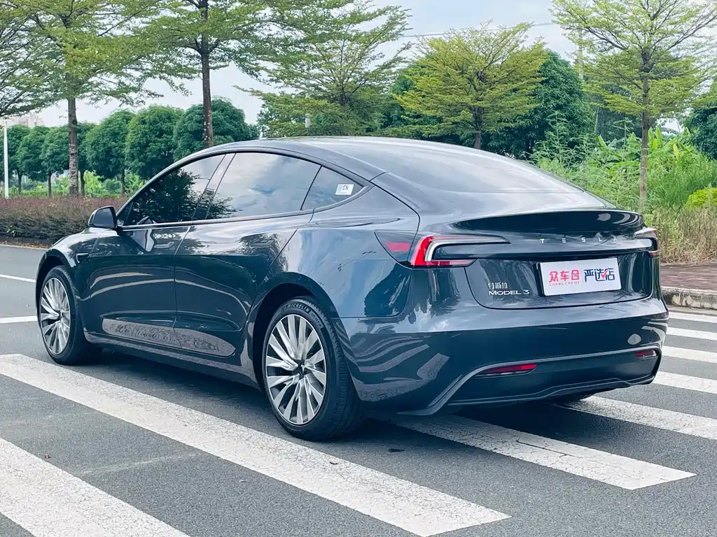 Tesla Model 3 — фото 7