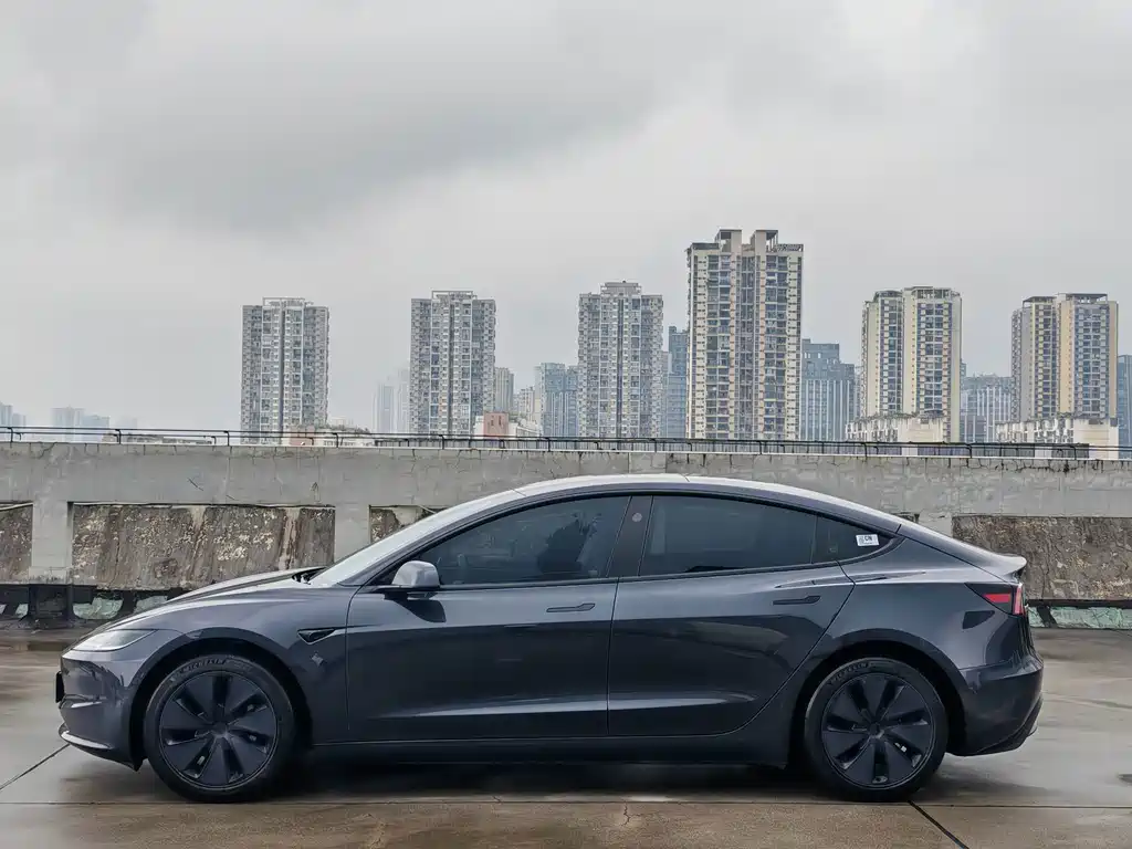 Tesla Model 3 — фото 4