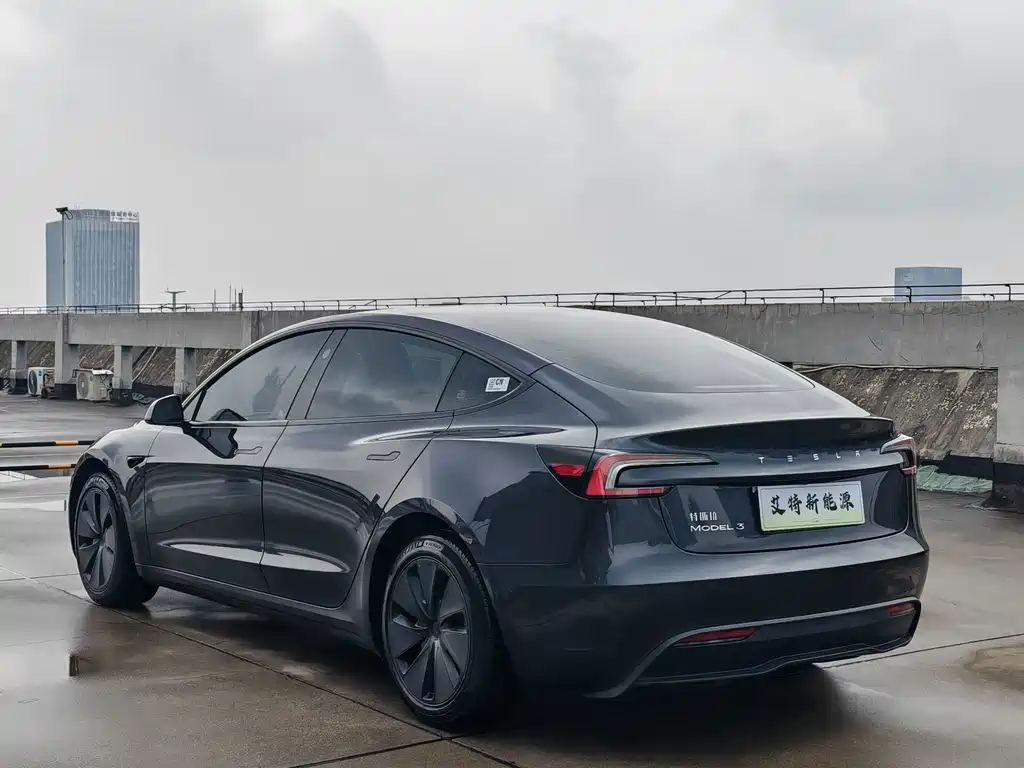 Tesla Model 3 — фото 5