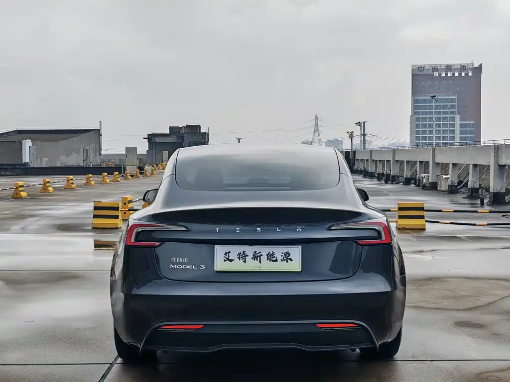 Tesla Model 3 — фото 6