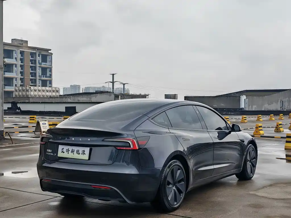 Tesla Model 3 — фото 7