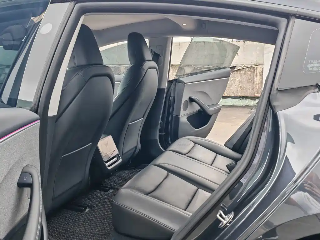 Tesla Model 3 — фото 10