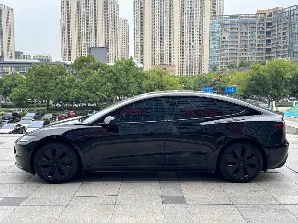 Tesla Model 3 — фото 3