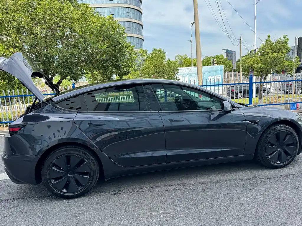 Tesla Model 3 — фото 11