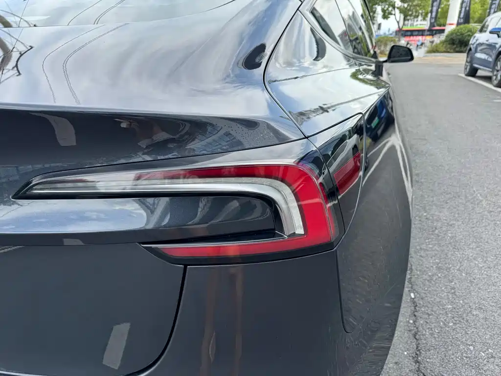 Tesla Model 3 — фото 14