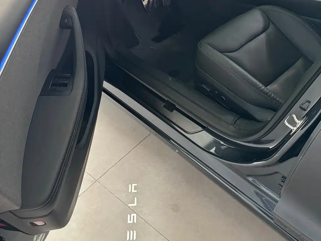 Tesla Model 3 — фото 17