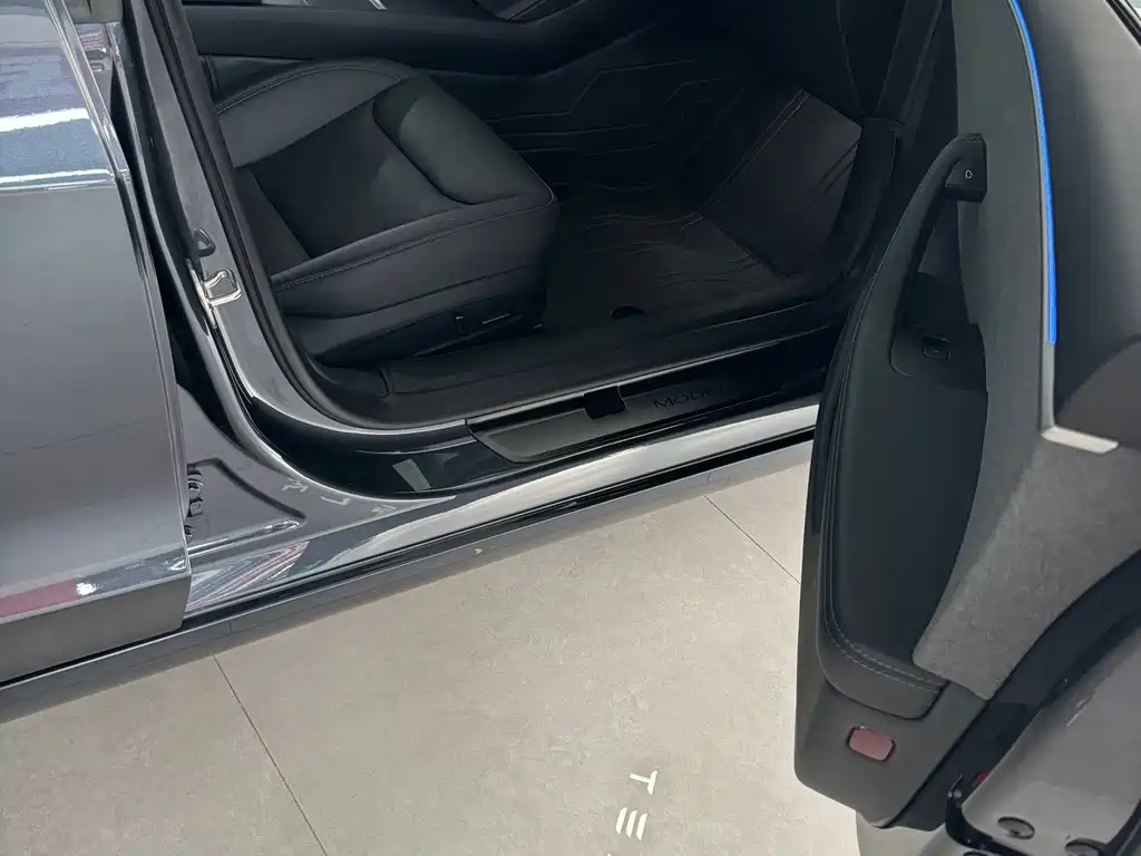 Tesla Model 3 — фото 18