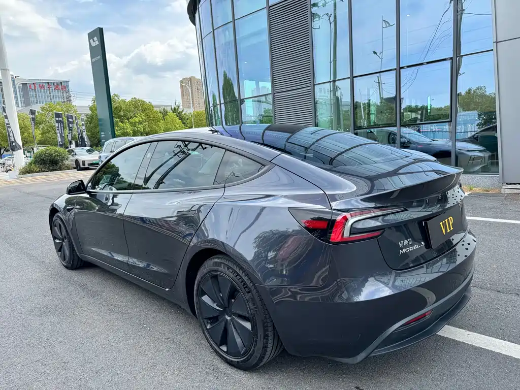 Tesla Model 3 — фото 4