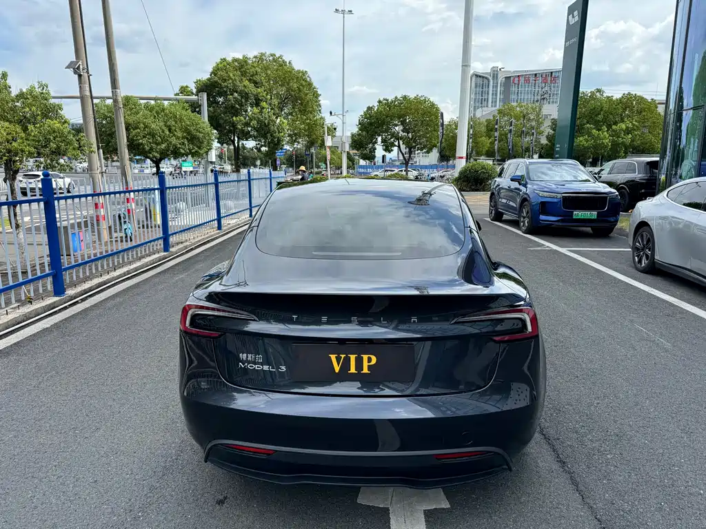 Tesla Model 3 — фото 5