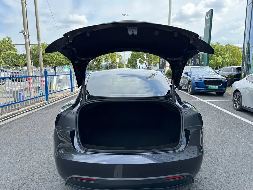 Tesla Model 3 — фото 10