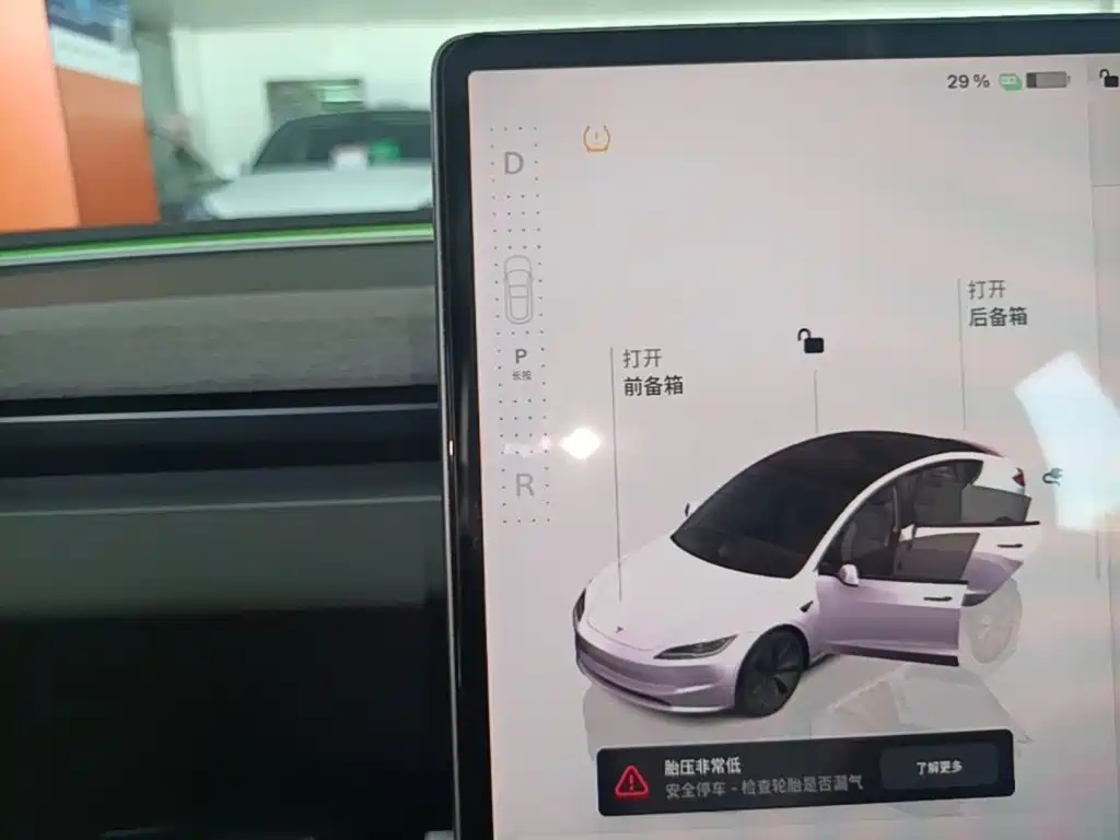 Tesla Model 3 — фото 14
