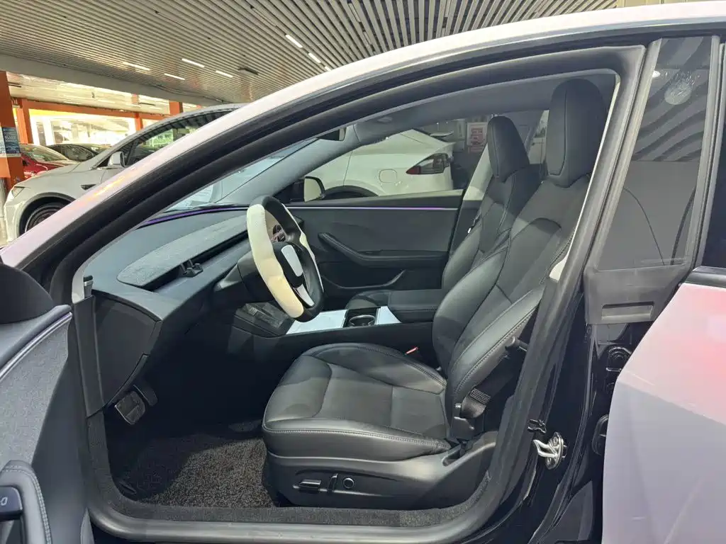 Tesla Model 3 — фото 15