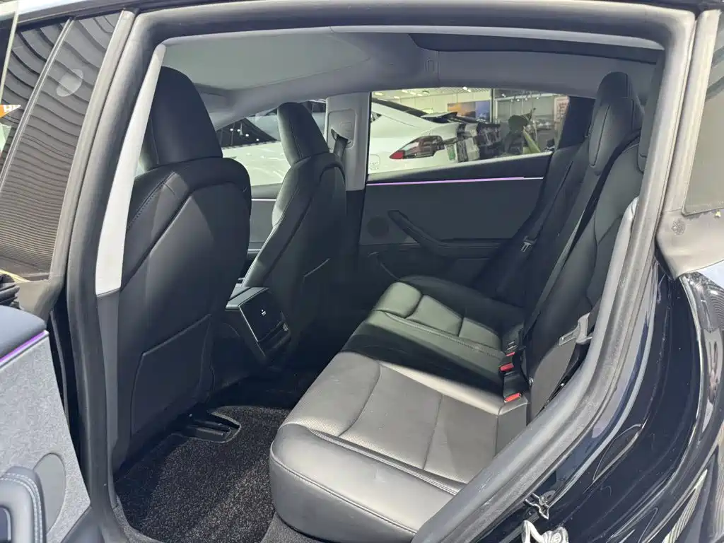 Tesla Model 3 — фото 17