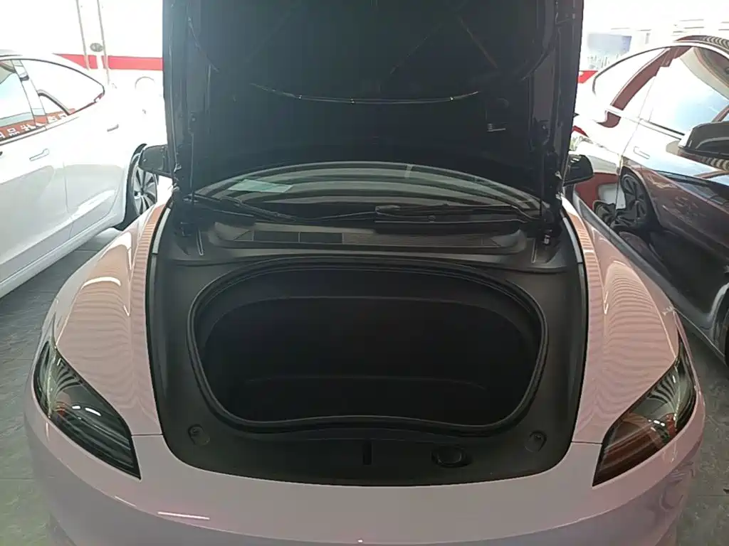 Tesla Model 3 — фото 20