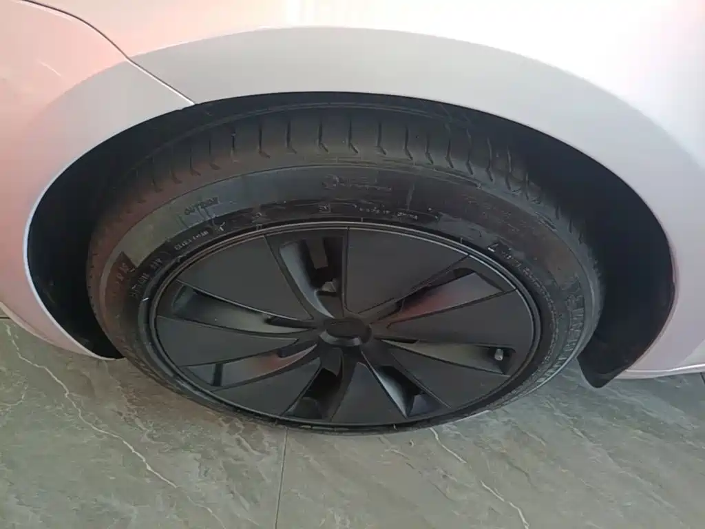 Tesla Model 3 — фото 23
