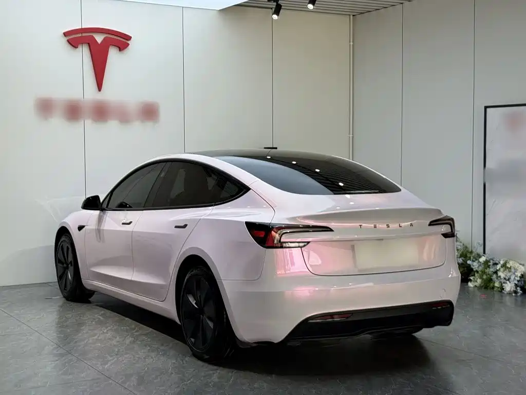 Tesla Model 3 — фото 5