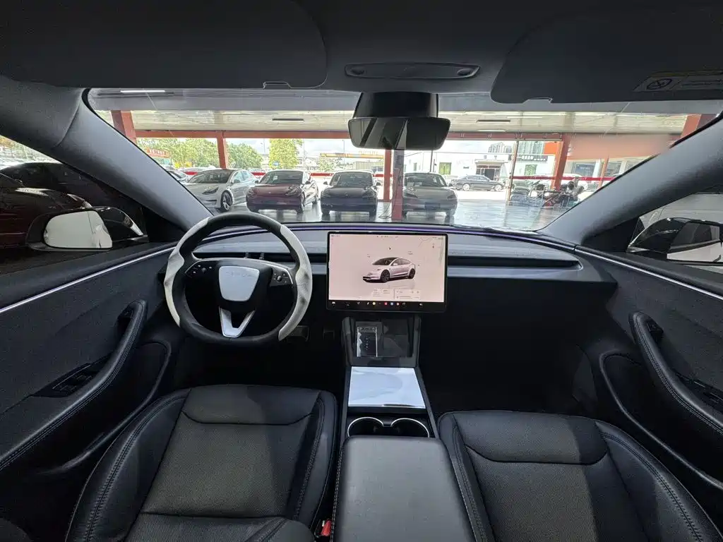 Tesla Model 3 — фото 10