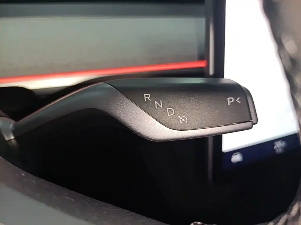 Tesla Model Y — фото 14