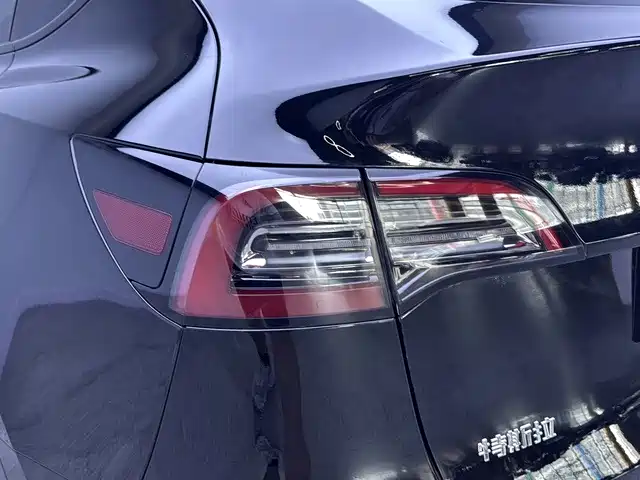 Tesla Model Y — фото 17