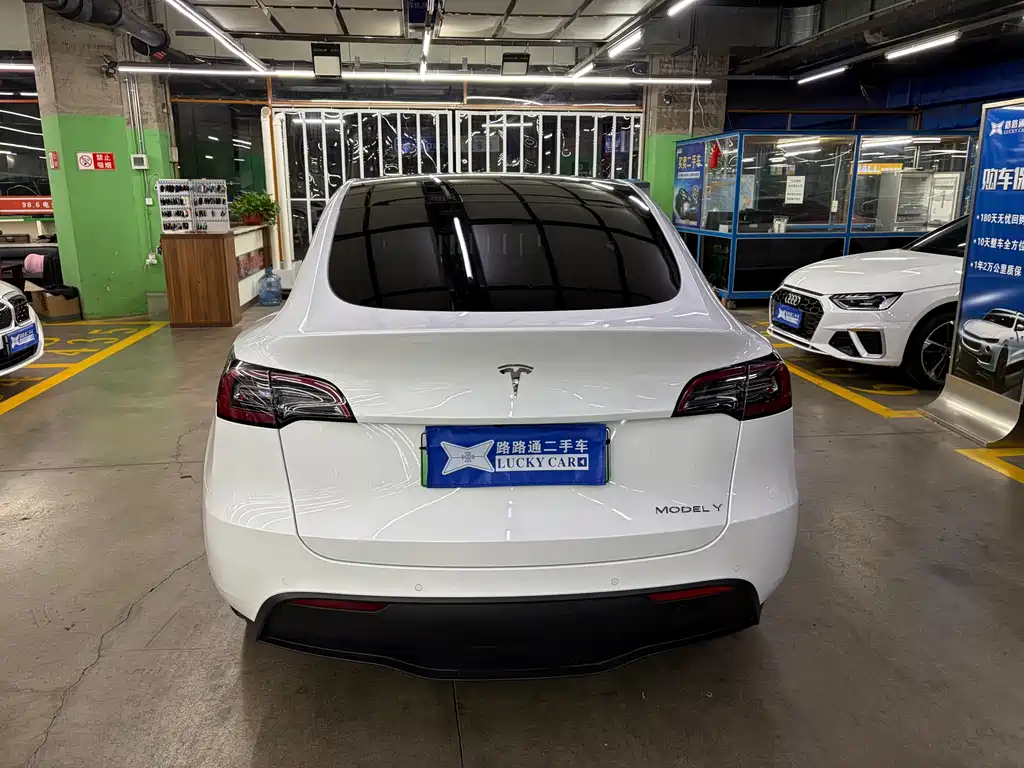 Tesla Model Y — фото 6