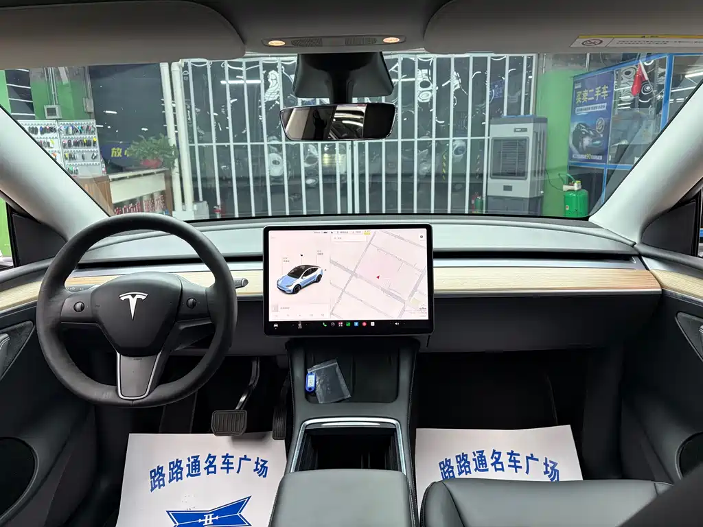 Tesla Model Y — фото 7
