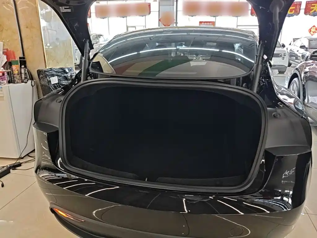 Tesla Model 3 — фото 17