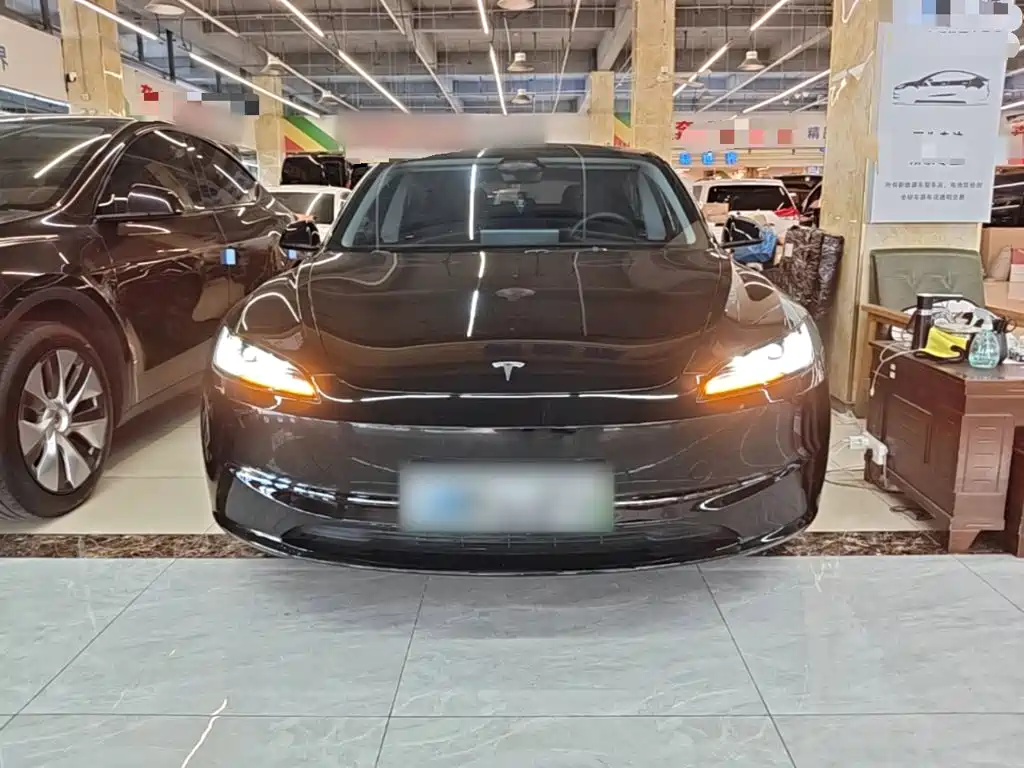 Tesla Model 3 — фото 3