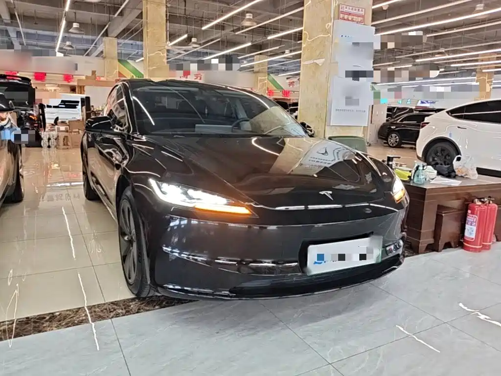 Tesla Model 3 — фото 4