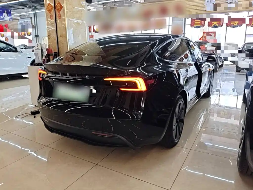 Tesla Model 3 — фото 7