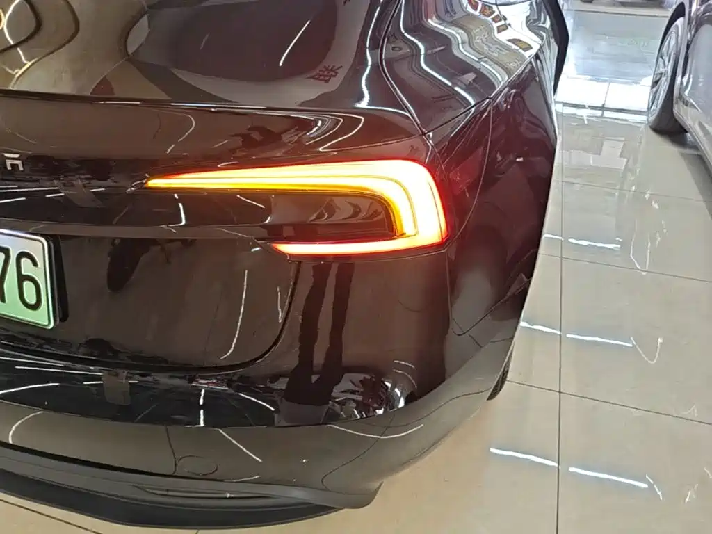 Tesla Model 3 — фото 8