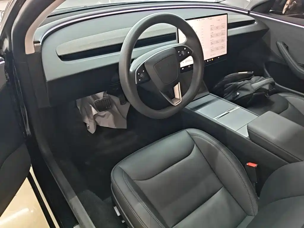 Tesla Model 3 — фото 10