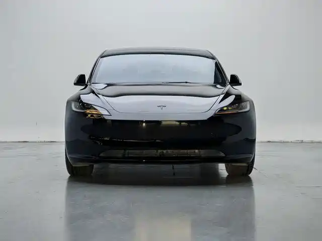 Tesla Model 3 — фото 2
