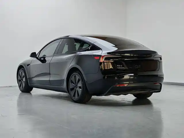 Tesla Model 3 — фото 14